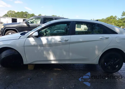 2022 Hyundai Elantra Sel z USA, uszkodzony, nr VIN 5NPLS4AG4NH054812